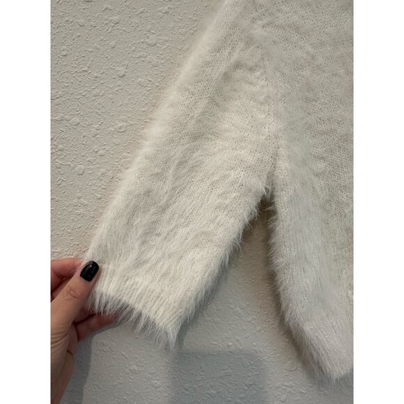 William Rast Ivory Cropped Shaggy Fuzzy  sweater Furry Preppy clueless Sz XS - Picture 2 of 7